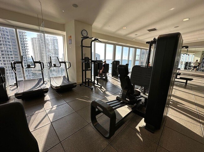 Building Photo - 485 Brickell Ave