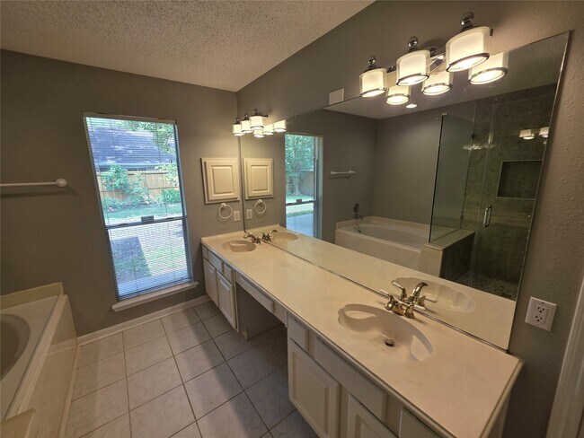 Building Photo - 19 Evening Song Ct