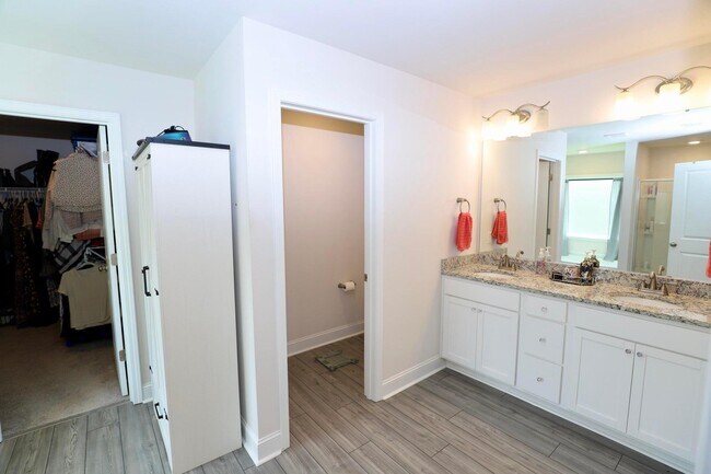 Building Photo - 835 Curlew Cir
