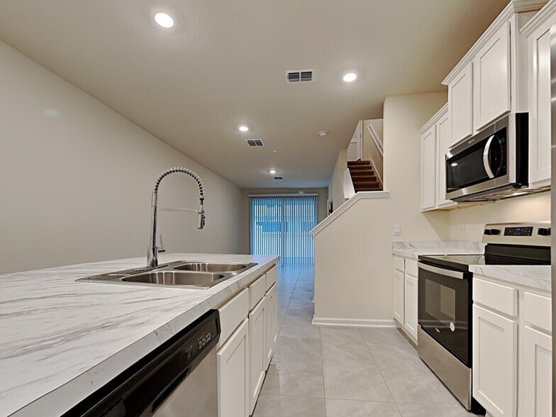 Building Photo - 519 Big Tree Wy