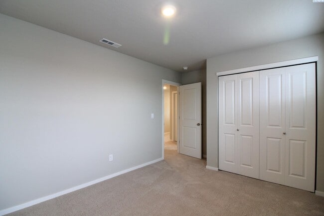Building Photo - Newer Construction! 4 Bed/2.5 Bath Home