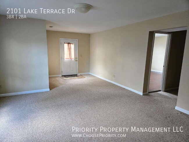 Building Photo - 2101 Lake Terrace Dr