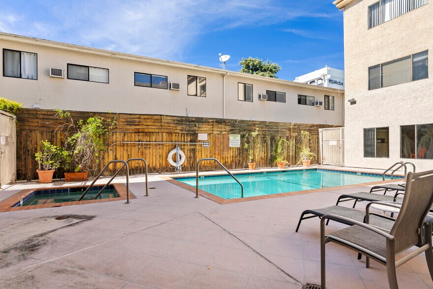 Building Photo - 14630 Dickens St