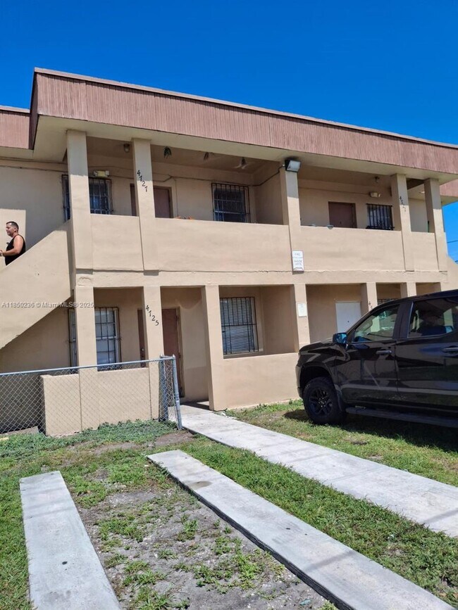 Building Photo - 4725 NW 33rd Ave