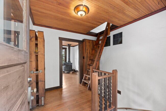 Building Photo - 1409 Avon Park Ter