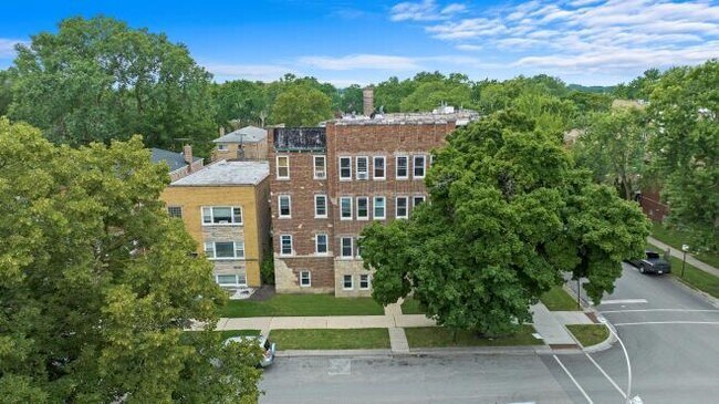 Building Photo - 3035 W Rosemont Ave