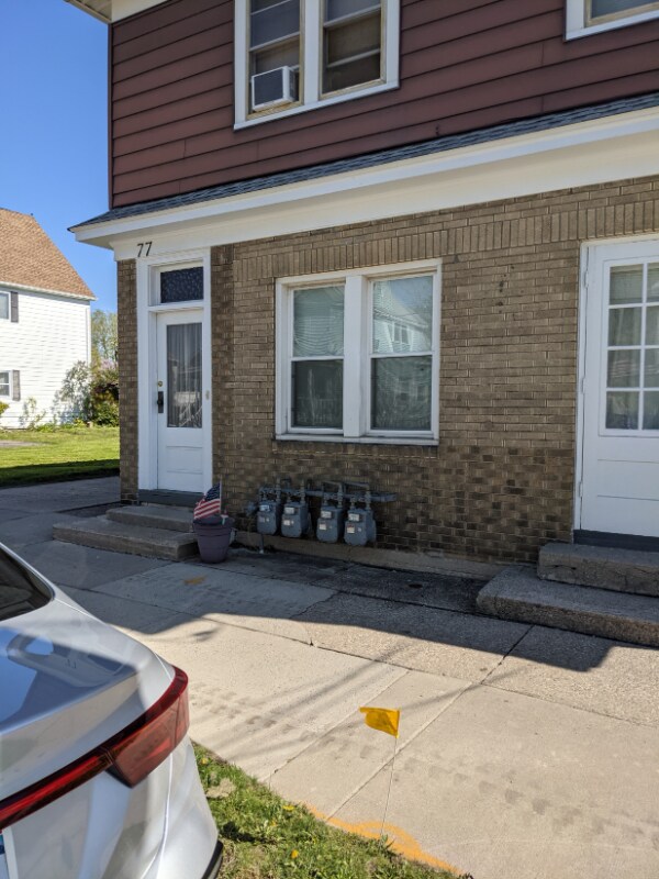 Building Photo - 77 Laverack Ave