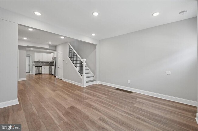 Building Photo - 447 Durfor St