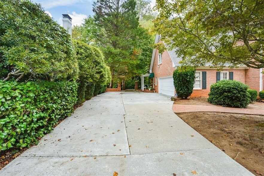 Building Photo - 1640 Lazy River Ln
