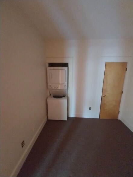 Building Photo - 135 Main St