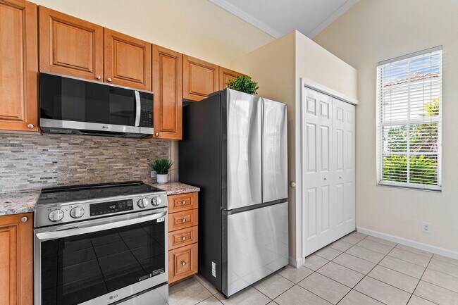 Building Photo - 7690 Hummingbird Ct