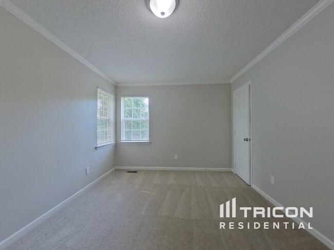 Building Photo - 149 Lantana Dr