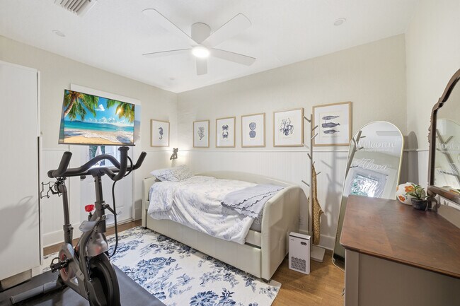 Building Photo - 117 S Palmway