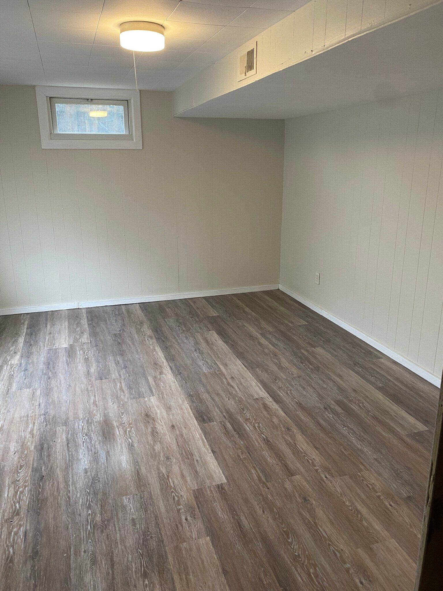 Basement Bonus Room - 10211 Baltimore Ave