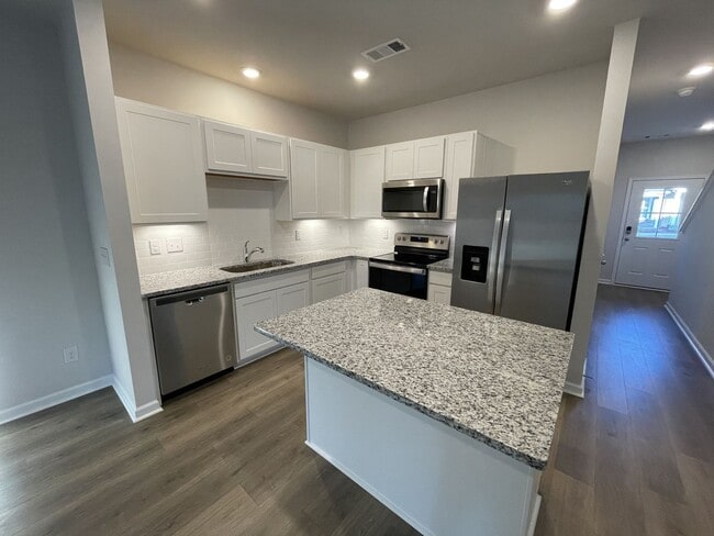 Primary Photo - Townhome less than 2 miles from Downtown C...