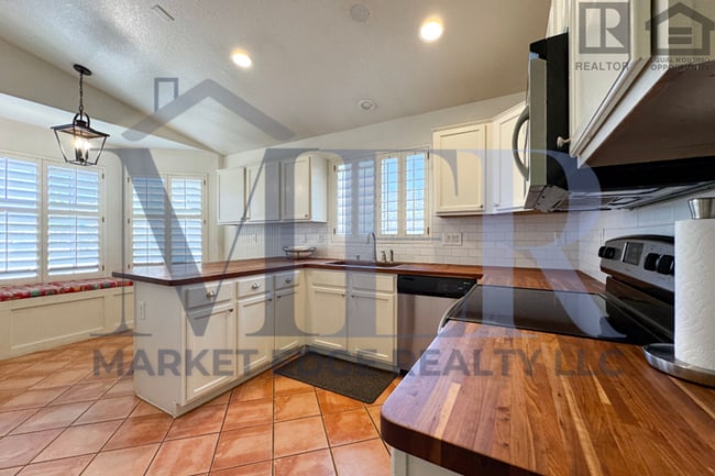 Building Photo - 3Bed/2Bath House at Arrowhead Lakes! $199 MOVE-IN SPECIAL! Ready for Immediate Move-In!