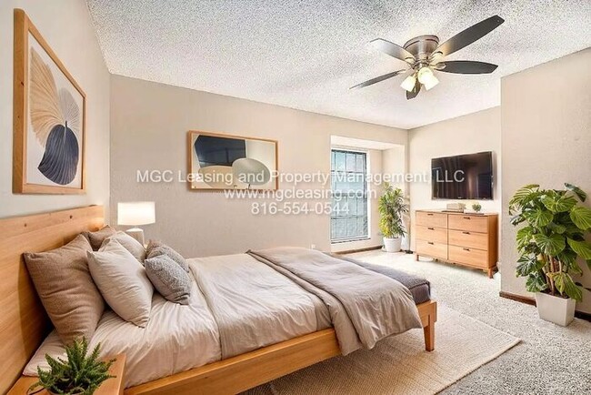 Primary Photo - Cozy Townhome with Private Patio by Lake T...