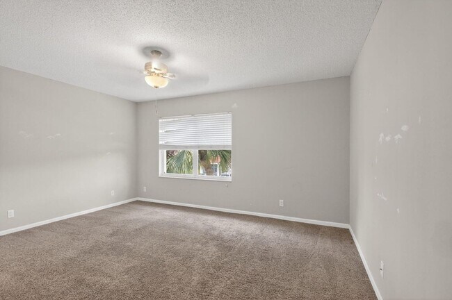 Building Photo - 18196 Clear Brook Cir