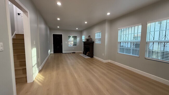 Building Photo - EPIC REA: Charming 2 Bed/ 1 Bath Home in O...