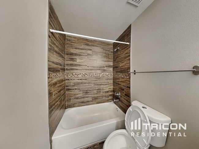 Building Photo - 3013 Whispering Trails Dr