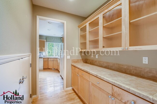 Building Photo - Spacious & Stylish 4-Bedroom Home in Desirable Northwest Portland