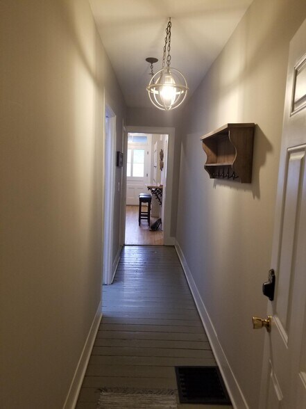 Building Photo - 47 W Main St