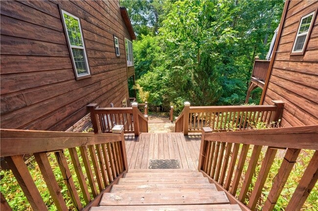 Building Photo - 495 Chicory Dr E