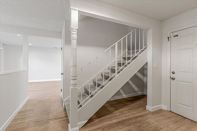 Building Photo - Fully Renovated, 4 Bedroom Townhome Availa...