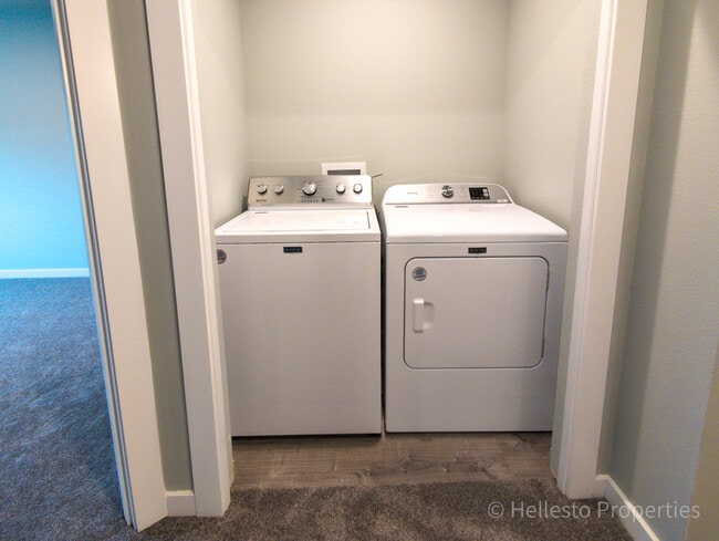 Building Photo - 2494 SW Coho St