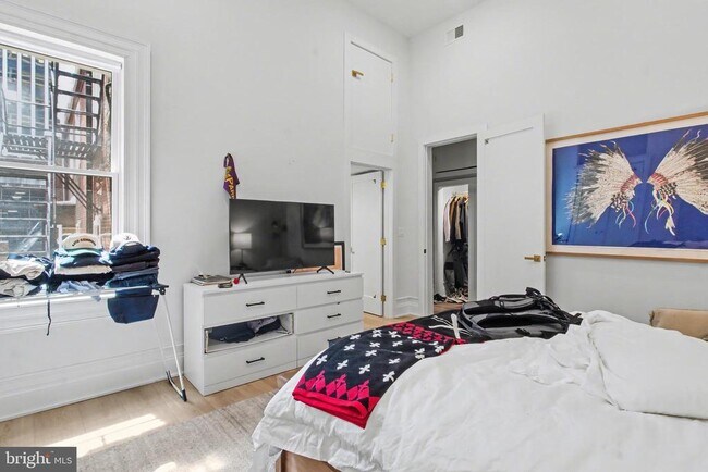 Building Photo - 1824 Chestnut St