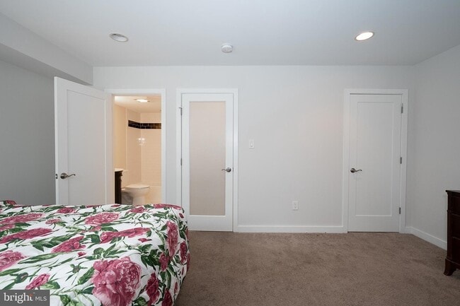 Building Photo - 601 Poplar St