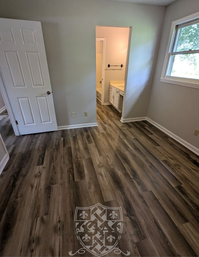 Building Photo - 2436 Thoroughbred Dr