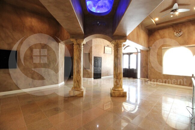Building Photo - 15118 E Camelview Dr