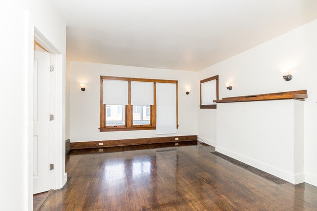 Building Photo - 1014 Woodlawn Ave