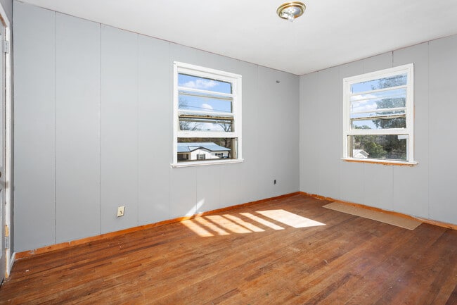 Building Photo - 4624 Hickory Ln