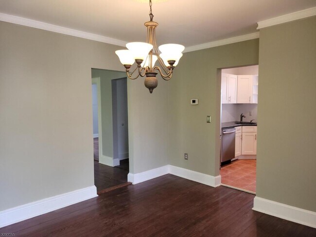 Building Photo - 115 Maolis Ave