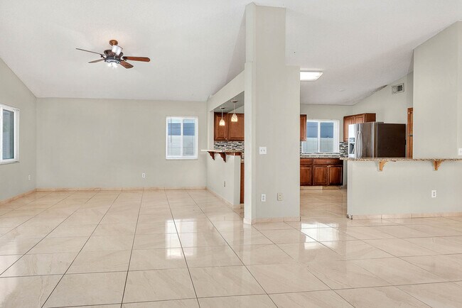 Building Photo - 2505 Kingston Ct