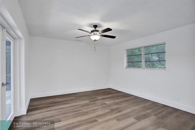 Building Photo - 161 SW 75th Ave