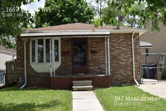 Building Photo - 1663 Wilson Ave