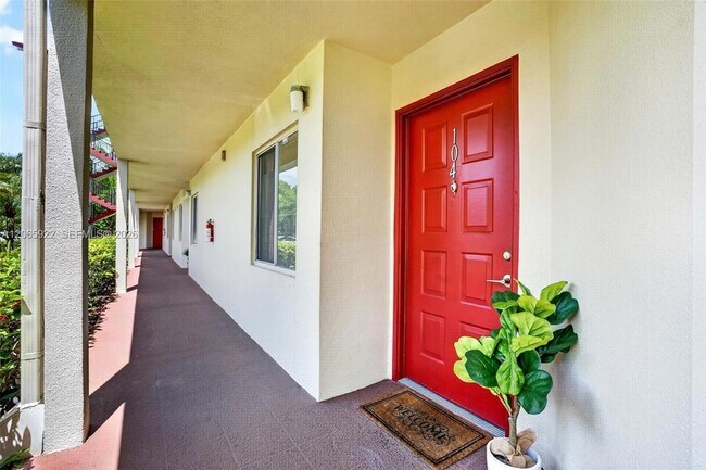 Building Photo - 12755 SW 16th Ct