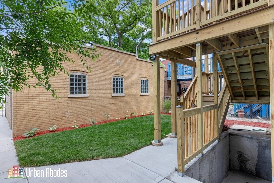 Building Photo - 6423 N Washtenaw Ave