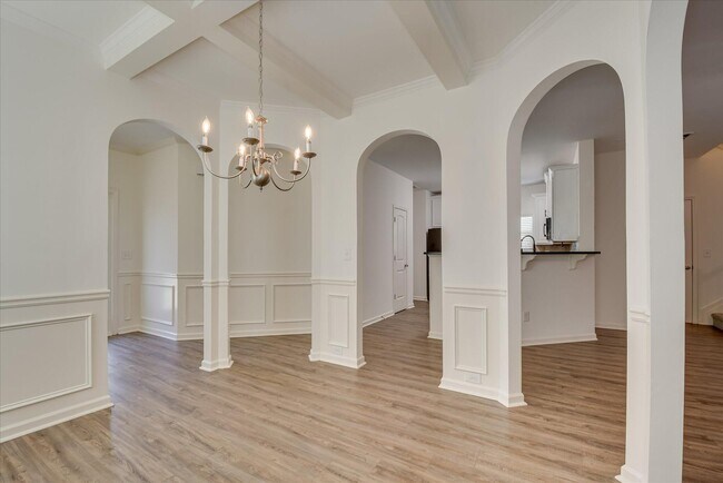 Building Photo - 476 Lory Ln