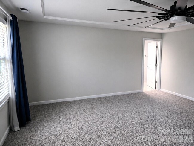 Building Photo - 2019 Red Ash Dr