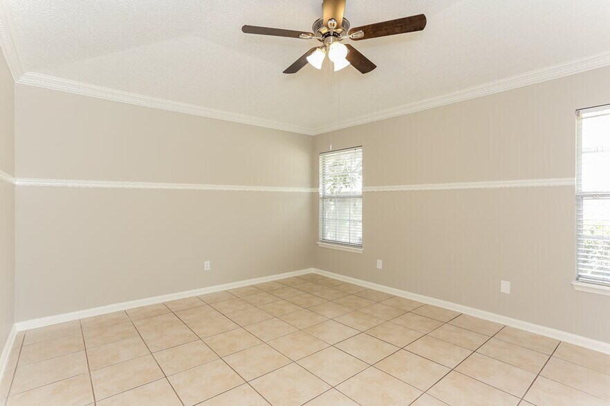 Building Photo - 3726 Woodbriar Dr