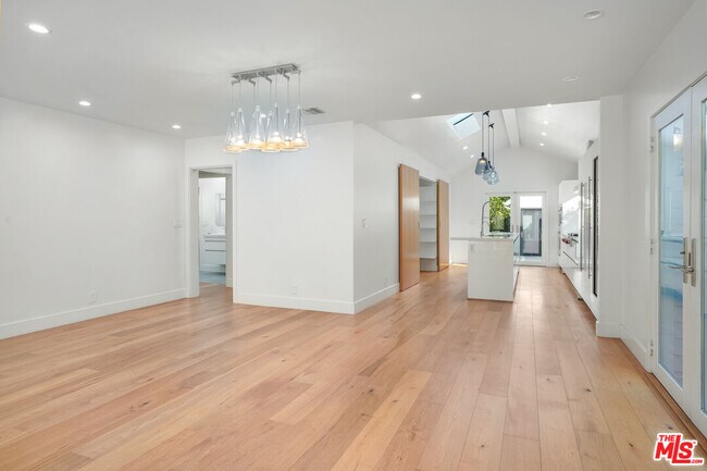 Building Photo - 564 N Arden Blvd