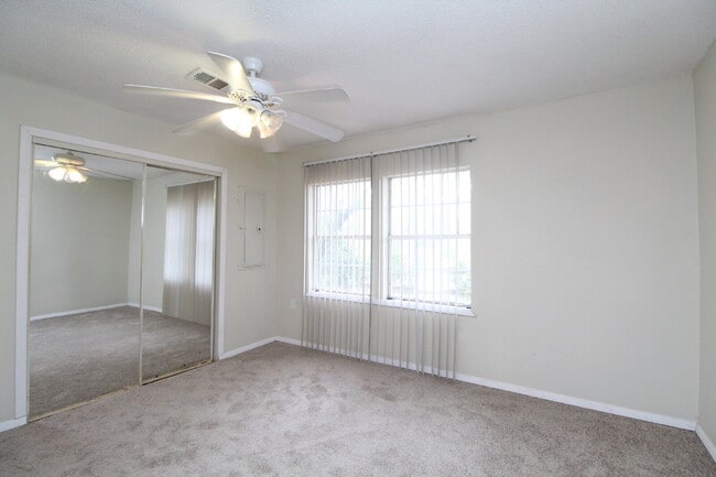 Building Photo - Convenient 3BD/1BA Home Near NAS Pensacola...