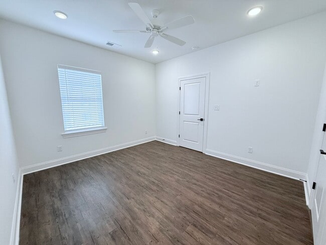 Building Photo - 632 Cottage Grv Cir