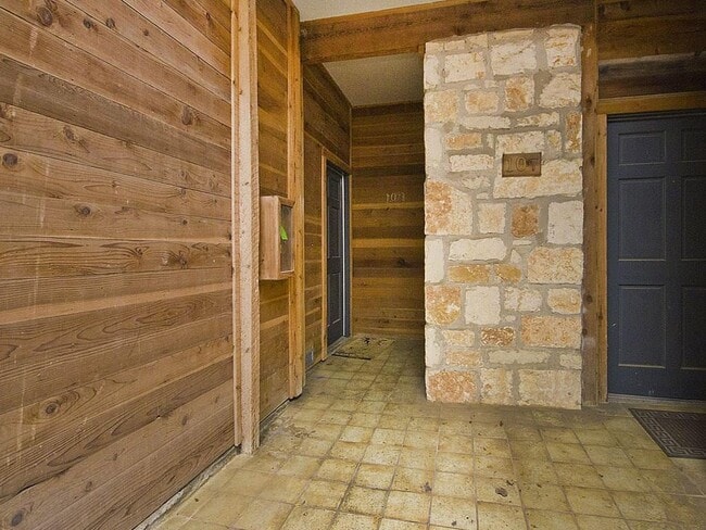 Building Photo - 8200 Neely Dr