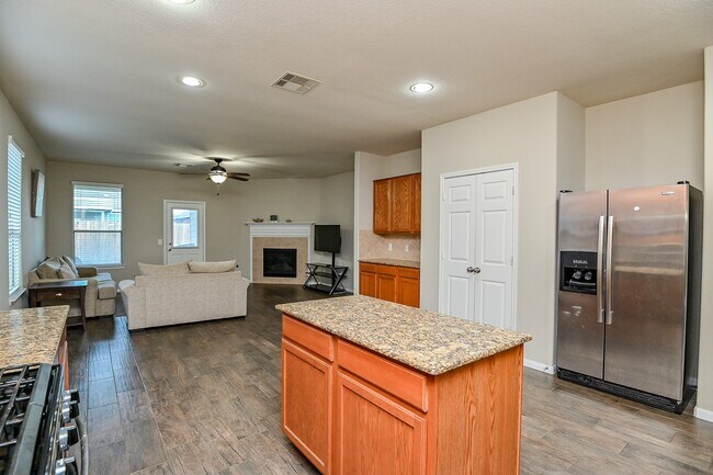 Building Photo - 15406 Key Crest Ln