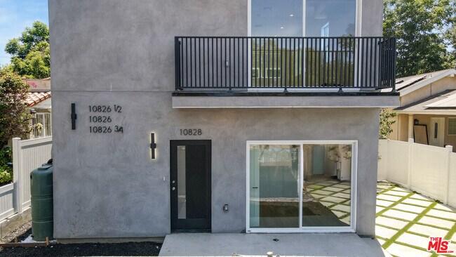Primary Photo - 10828 Hesby St